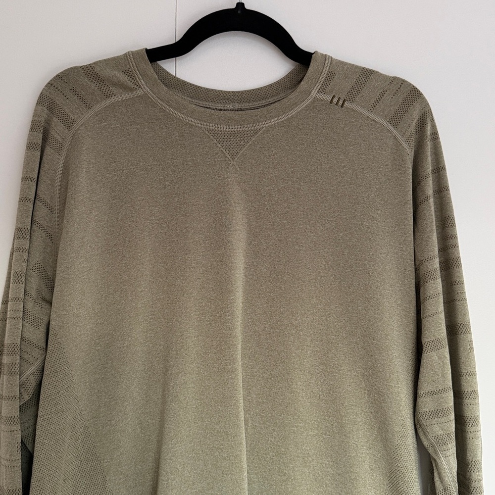 Men’s Lululemon Metal Vent Tech Shirt size L